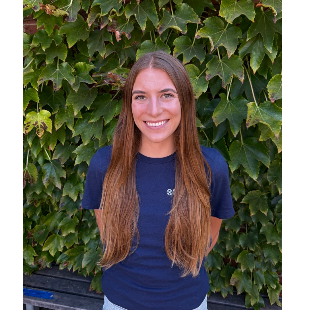 Portrait of Student Health Peer, Siena Deadman in front of an ivy background.